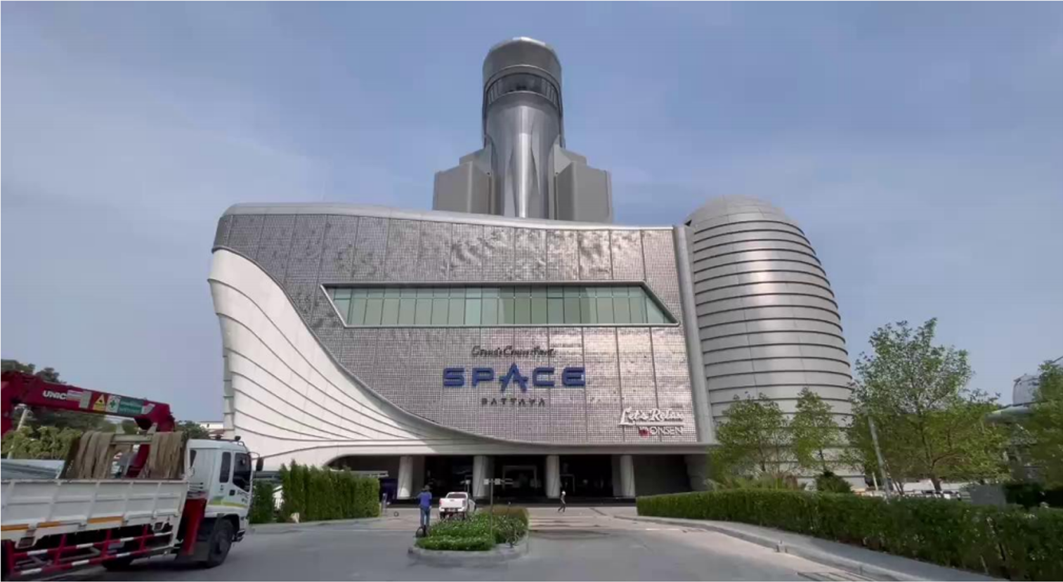 Daytime kinetic facade installation area at Grande Centre Point Space Pattaya